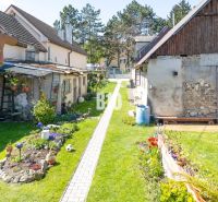 Garten mit Blumenbeeten im Bereich Grundstücke - Wohnen in der Jadranská Straße, Bratislava IV.