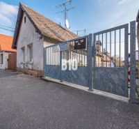 Einfamilienhaus mit Tor in der Jadranská-Straße im Stadtteil Bratislava IV, Grundstücke - Wohnen.