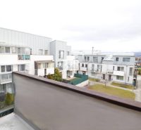 Blick vom Balkon einer 2-Zimmer-Wohnung in Martin auf moderne Wohngebäude.