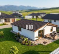 Einfamilienhaus in Diaková mit großem Garten und Terrasse, im Hintergrund Berge.