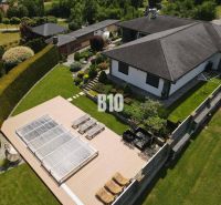 In Súľov-Hradná gibt es eine Villa mit einem Pool auf der Terrasse und einem gepflegten Garten.