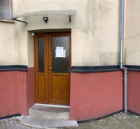 Eingangstür zum Wohnhaus in der Legionárska-Straße in Bratislava.