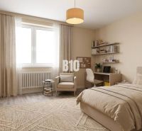 Helles Schlafzimmer im Einfamilienhaus, helle Vorhänge, Bett, Tisch, Boden mit Holzdekor.