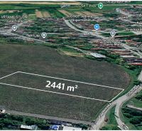 Grundstücke - Wohnen in Fintice, Größe 2441 m², sichtbare lokale Orientierungspunkte.