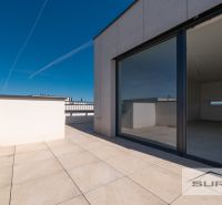 Dreizimmerwohnung auf der Mesačná-Straße in Hviezdoslavov mit Blick auf den Himmel.