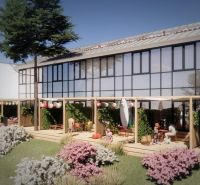 Außenbereich einer Ferienwohnung in Zemplínska Šírava mit Terrasse und buntem Garten.