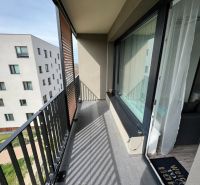 Balkon einer Einzimmerwohnung in der Hany Ponická-Straße in Bratislava - Lamač.