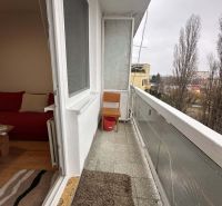 Balkon der Ferienwohnung mit Blick auf die Bäume in Dunajská Streda.