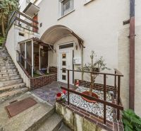 Eingangsbereich eines Einfamilienhauses in der Talichova-Straße in Bratislava - Dúbravka.
