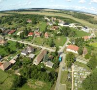 Luftaufnahme von landwirtschaftlichen und forstwirtschaftlichen Flächen in der Stadt Lula mit ländlicher Landschaft.