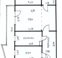 Grundriss einer 3-Zimmer-Wohnung mit eingezeichneten Raummaßen und Flur.
