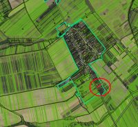 Luftbildkarte mit Fokus auf Wohnbaugrundstücke in Radnovce, sichtbare Felder und Straßen.