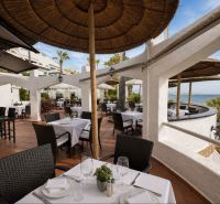 Terrasse mit Meerblick am Dominion Beach in Estepona bei einer 4-Zimmer-Wohnung.