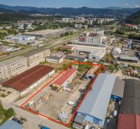 Das Gebäude an der Zvolenská-Straße in Banská Bystrica mit Industriehallen und Lagerhäusern.