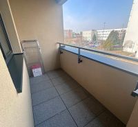 Balkon einer 2-Zimmer-Wohnung in der Straße ARBORIA in Trnava mit Blick auf die Umgebung.