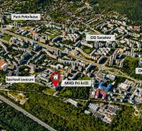 Luftaufnahme von Bratislava - Dúbravka, Nejedlého, mit Lokalisierung der Schlüsselpunkte.