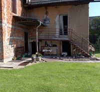 Äußeres eines älteren Hauses in Ovčiarsko, geeignet für Grundstücke - Wohnen.