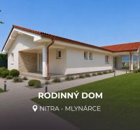 Ein Einfamilienhaus in der Poľná-Straße in Nitra mit einem weitläufigen Rasen und Pflastersteinen.