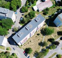 Luftaufnahme eines Wohnblocks in der Martin-Rázus-Straße in Michalovce.