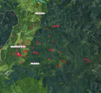 Die Karte zeigt landwirtschaftliche und forstwirtschaftliche Flächen in der Umgebung von Ľubica, die rot markiert sind.