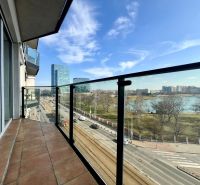 Blick vom Balkon einer 2-Zimmer-Wohnung in der Vajnorská-Straße in Bratislava - Nové Mesto.