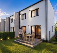 Einfamilienhaus in Nová Polhora in der Straße Nová Polhora mit Gartenterrasse und Umzäunung.