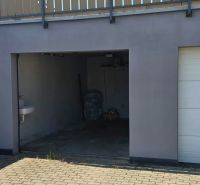Garage mit offenem Raum, Außenansicht von einer 3-Zimmer-Wohnung in Biely Kostol in der Okružná.