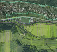 Luftkarte der landwirtschaftlichen und forstwirtschaftlichen Grundstücke in der Gemeinde Valaská mit markierten Parzellen.