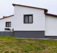 Einfamilienhaus in der Vinohradnícka-Straße in Veľký Krtíš, mit geräumigem Garten und Terrasse.