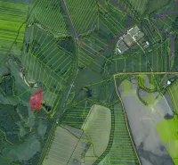 Luftaufnahme von landwirtschaftlichen und forstwirtschaftlichen Flächen in der Umgebung von Moravský Svätý Ján.