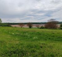 Grundstücke - Wohnen in der Hauptstraße in Tovarnianska Polianka mit Blick auf die Landschaft.