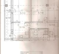 Grundriss einer 2-Zimmer-Wohnung mit Küche, Badezimmer und Loggia.