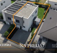 Einfamilienhaus in Hrubá Borša, umgeben von einem Garten, zum Verkauf angeboten.