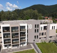 Ein Gebäude in Rajecké Teplice in der M. R. Štefánika-Straße, geeignet für eine 2-Zimmer-Wohnung.