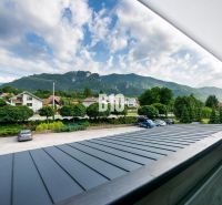 Blick auf die Berge und Dächer der Häuser von einer Ferienwohnung in Terchová.