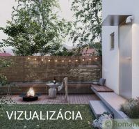 Ein Einfamilienhaus in Banská Bystrica, ein Garten mit Feuerstelle, ein Holzzaun, eine gemütliche Atmosphäre.