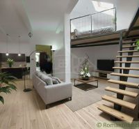 Wohnzimmer in einem Einfamilienhaus mit Obergeschoss, Holzboden und Treppe.