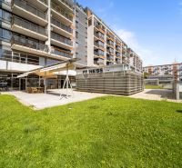 Gewerbeflächen in der Trenčianska-Straße in Bratislava - Nivy mit Terrasse und Grünflächen.