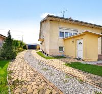 Einfamilienhaus in Vojtechovce in Nový Život mit Garten und Zufahrtsstraße.