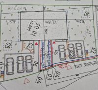 Projekt eines Einfamilienhauses mit Parkplätzen und Abmessungen in Sasinkovo in der Sasinkova-Straße.