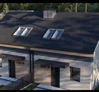 Doppelhaus in der Sasinkova-Straße in Sasinkovo mit Schrägdach und Rasen.
