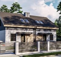 Ein Einfamilienhaus in der Sasinkovo-Straße mit einem Auto hinter dem Zaun, Bäume und Himmel.