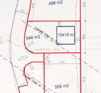 Grundriss der Wohnbaugrundstücke in Žehňa mit markierten Flächen und Schutzgebieten.