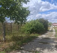 Weg durch das Grün in Holíč, ideal für Grundstücke - kommerzielle Nutzung.