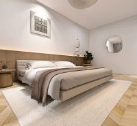 Schlafzimmer in einer 2-Zimmer-Wohnung mit neutralen Tönen und einem Holzboden.