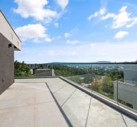 Terrasse mit Blick auf die Stadt in Bratislava in der Bartókova-Straße, 5-Zimmer-Wohnung oder mehr.