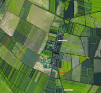 Luftaufnahme von landwirtschaftlichen und forstwirtschaftlichen Flächen in der Umgebung von Pečeňady.