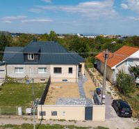 Einfamilienhaus in der Trnavská-Straße in Nitra, mit Zufahrtsstraße und Garten.