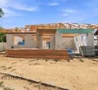 Der Bau eines Einfamilienhauses in Marcelová mit einer Holzdachkonstruktion.