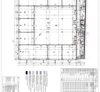 Architektonischer Plan von Geschäftsräumen mit Legende und technischen Spezifikationen.